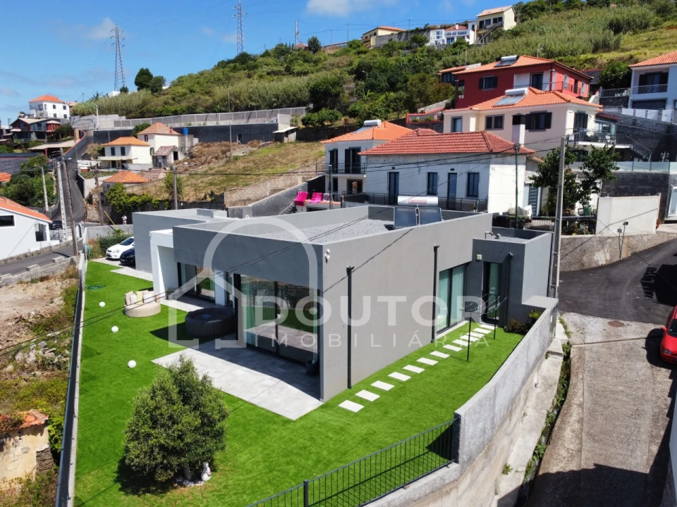 Moradia T3 para Venda em Ribeira Brava Foto 6