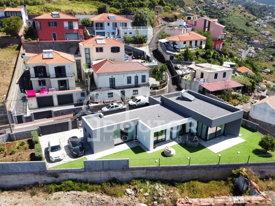 Moradia T3 para Venda em Ribeira Brava Foto 36