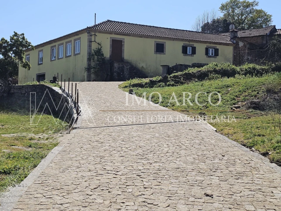 Quinta T4 para Venda em Arco de Baúlhe e Vila Nune Foto 1