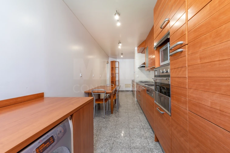 Apartamento T2 para Arrendamento em Parque das Nações Foto 11