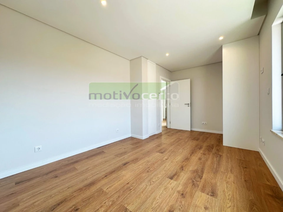 Moradia T3 para Venda em Barcarena Foto 9