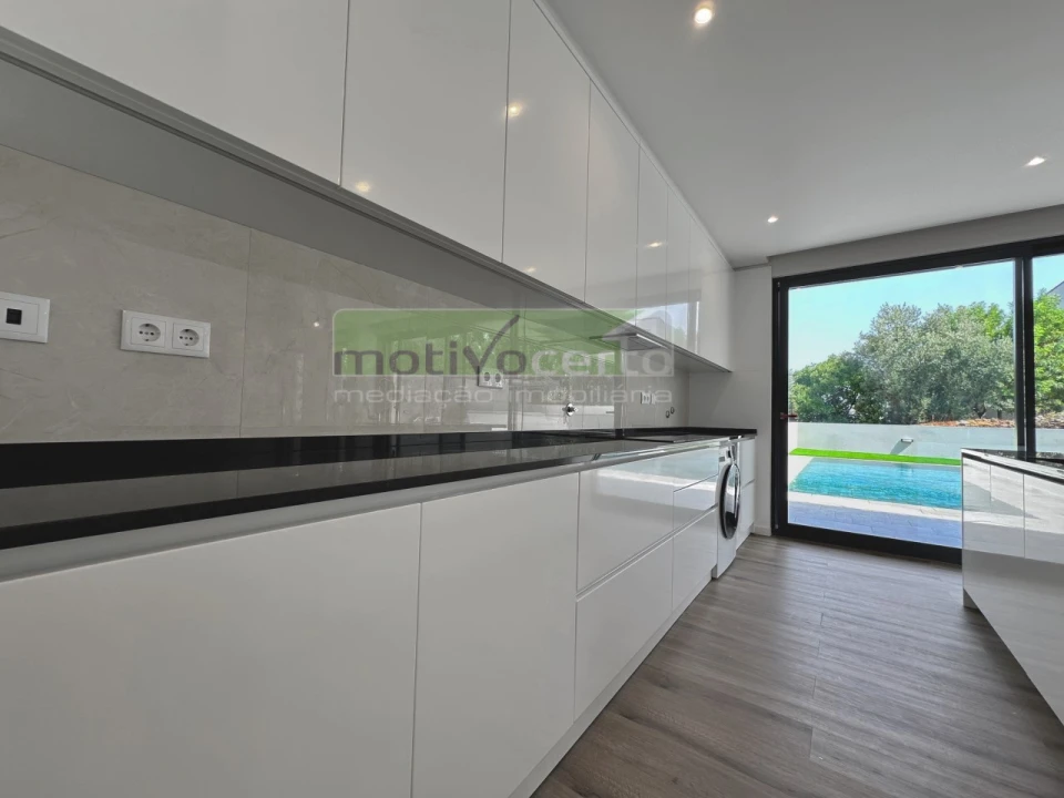 Moradia T3 para Venda em Barcarena Foto 5