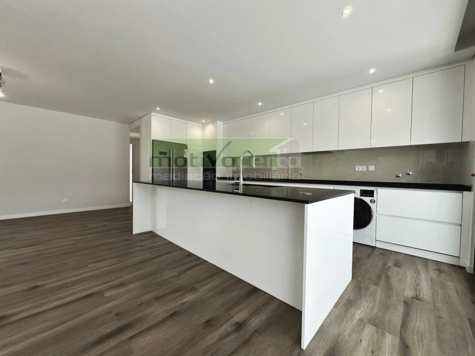 Moradia T3 para Venda em Barcarena Foto 3