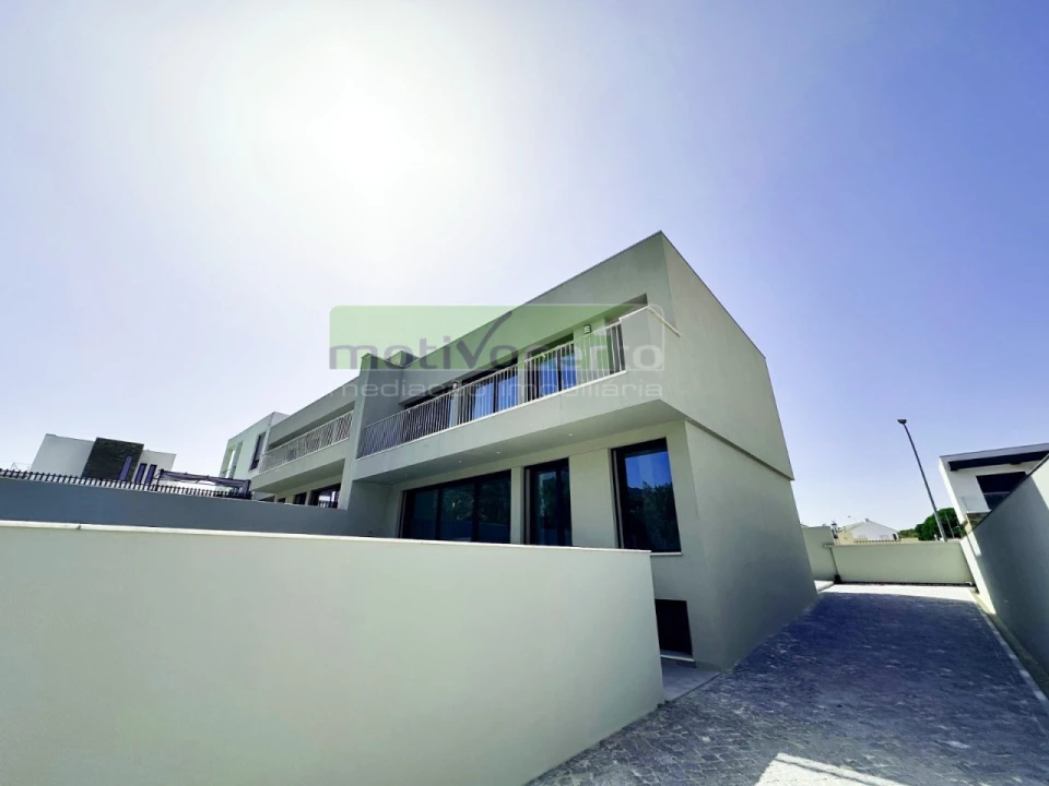 Moradia T3 para Venda em Barcarena Foto 28