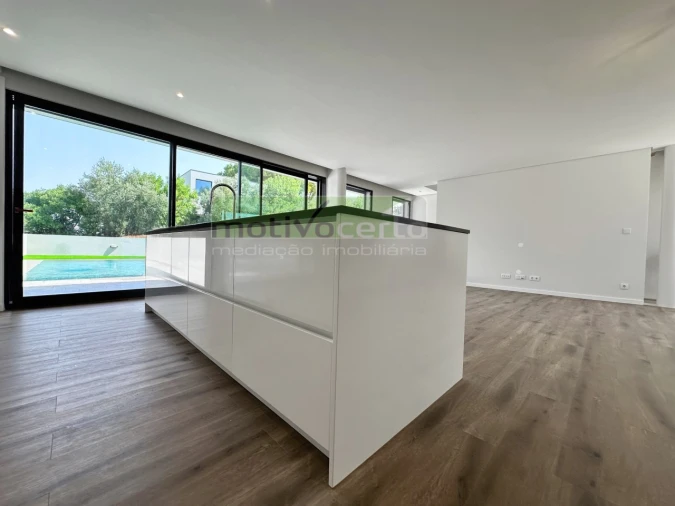 Moradia T3 para Venda em Barcarena Foto 4