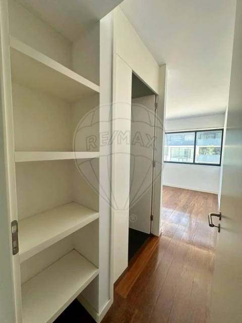 Apartamento T4 para Venda em Mafamude e Vilar do Paraíso