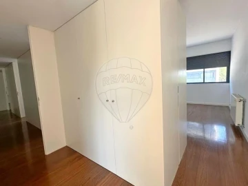 Apartamento T4 para Venda em Mafamude e Vilar do Paraíso