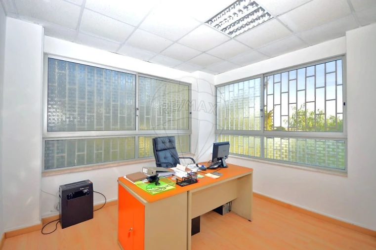 Loja para Venda em Póvoa de Santa Iria e Forte da Casa Foto 10