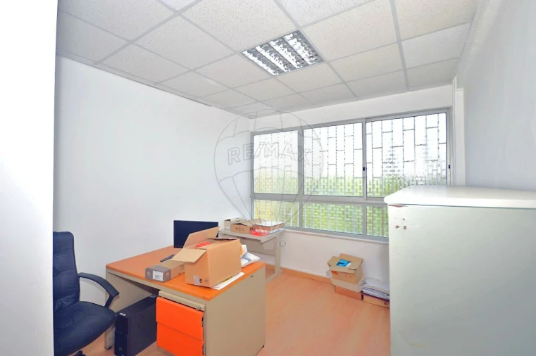 Loja para Venda em Póvoa de Santa Iria e Forte da Casa Foto 9