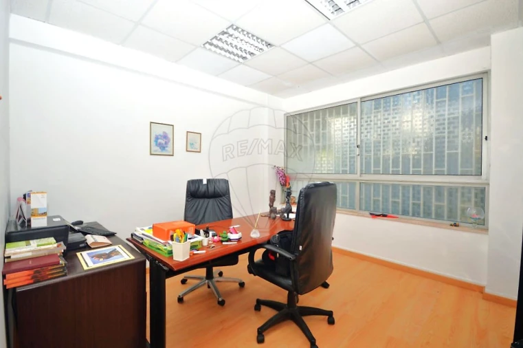 Loja para Venda em Póvoa de Santa Iria e Forte da Casa Foto 11