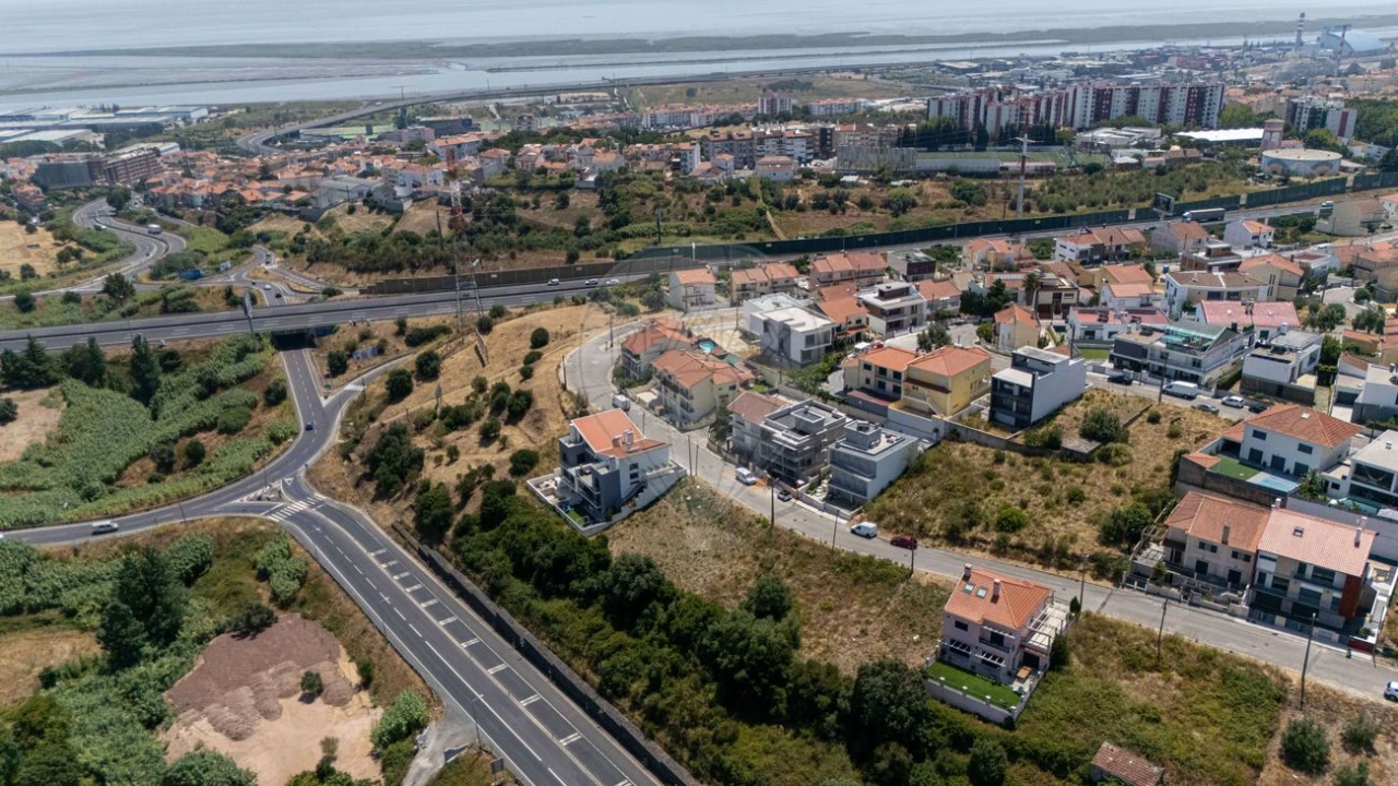 Terreno para Venda em Santa Iria de Azoia, São João da Talha e Bobadela Foto 4