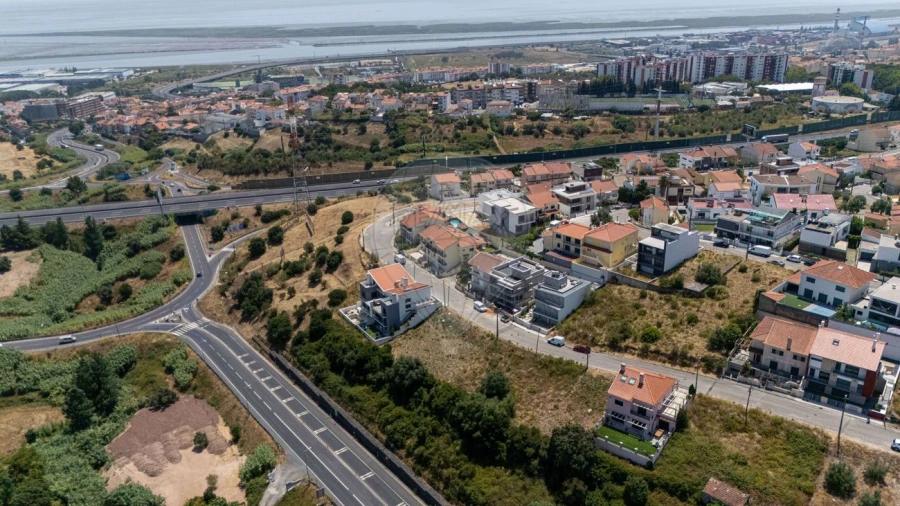 Terreno para Venda em Santa Iria de Azoia, São João da Talha e Bobadela Foto 4