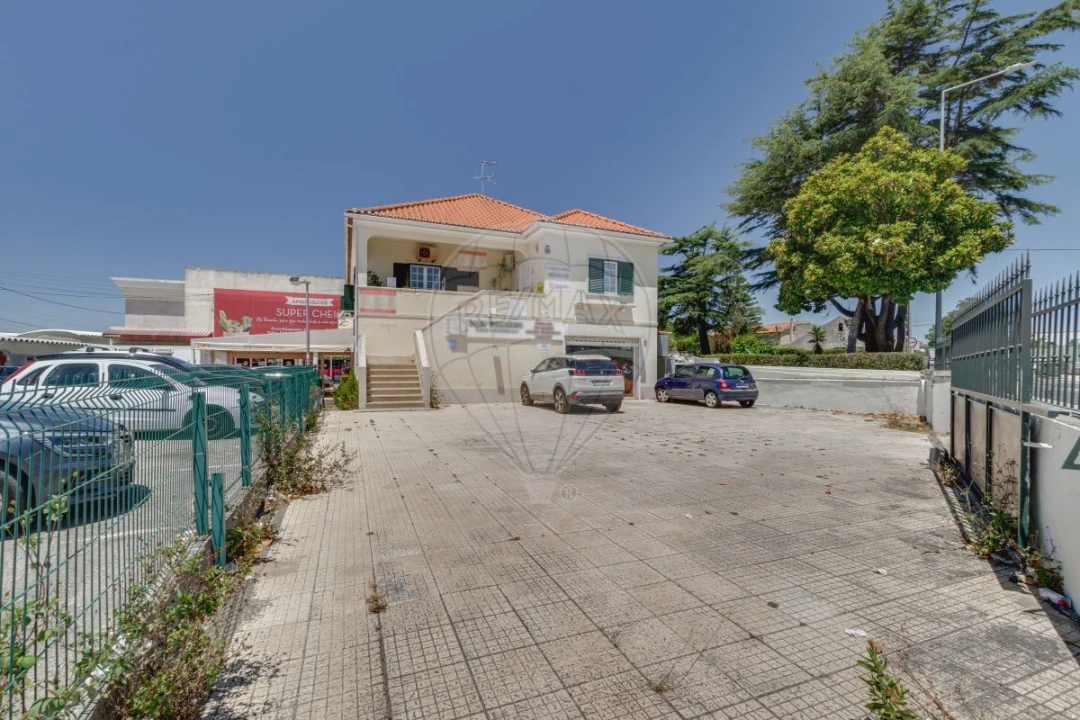 Loja para Venda em Almargem do Bispo, Pêro Pinheiro e Montelavar Foto 1