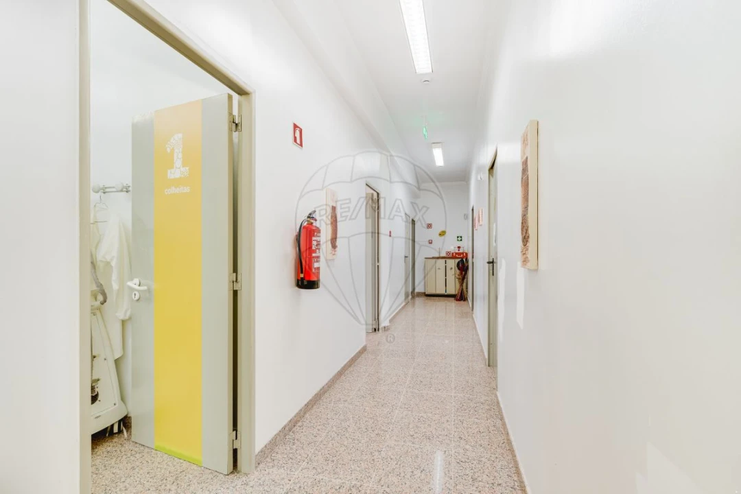 Loja para Venda em Almargem do Bispo, Pêro Pinheiro e Montelavar Foto 19