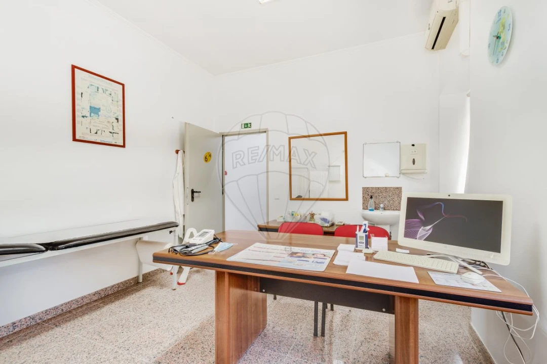 Loja para Venda em Almargem do Bispo, Pêro Pinheiro e Montelavar Foto 22