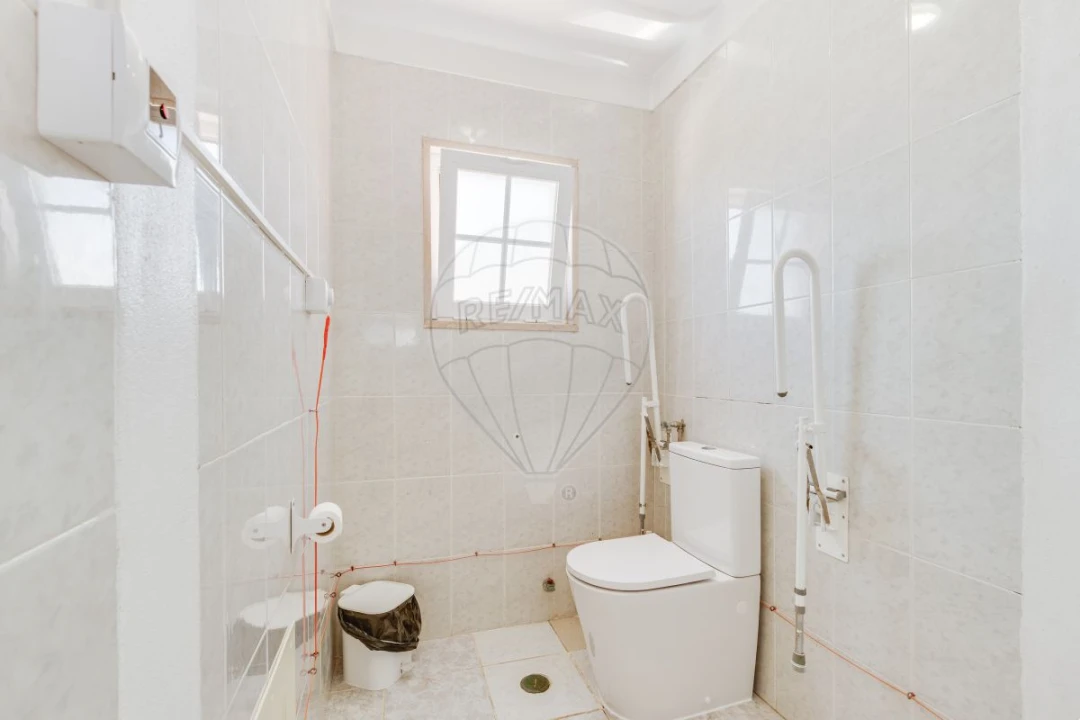 Loja para Venda em Almargem do Bispo, Pêro Pinheiro e Montelavar Foto 30