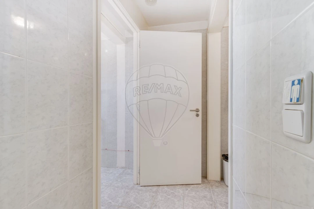 Loja para Venda em Almargem do Bispo, Pêro Pinheiro e Montelavar Foto 29