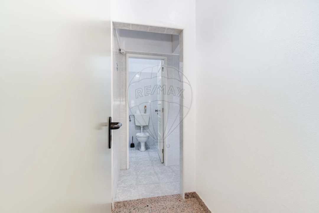 Loja para Venda em Almargem do Bispo, Pêro Pinheiro e Montelavar Foto 25