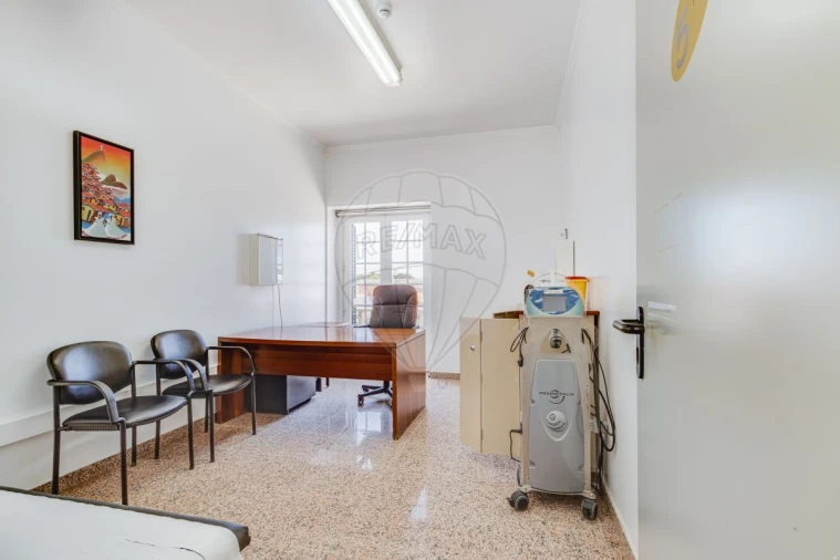 Loja para Venda em Almargem do Bispo, Pêro Pinheiro e Montelavar Foto 20