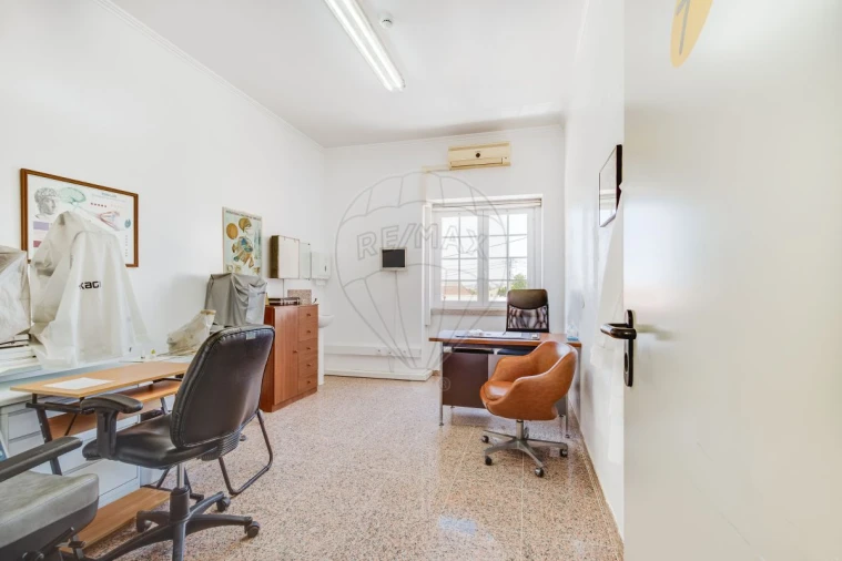 Loja para Venda em Almargem do Bispo, Pêro Pinheiro e Montelavar Foto 24