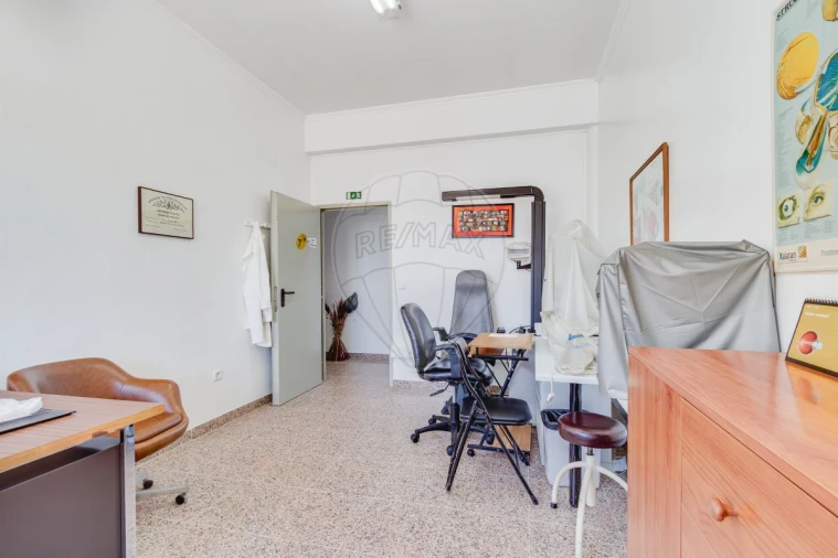 Loja para Venda em Almargem do Bispo, Pêro Pinheiro e Montelavar Foto 28