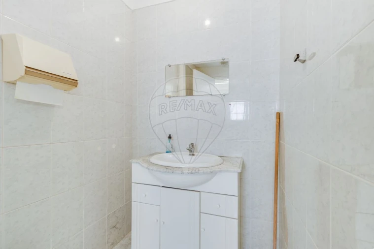 Loja para Venda em Almargem do Bispo, Pêro Pinheiro e Montelavar Foto 31