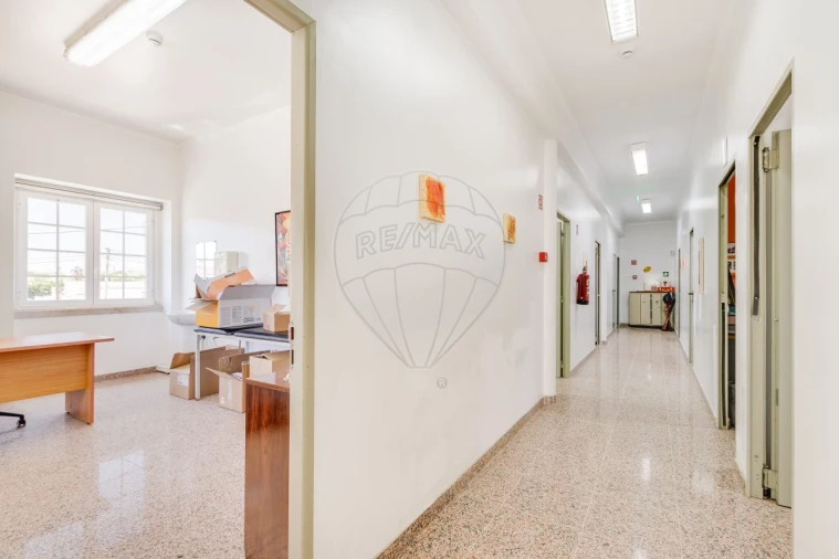 Loja para Venda em Almargem do Bispo, Pêro Pinheiro e Montelavar Foto 16