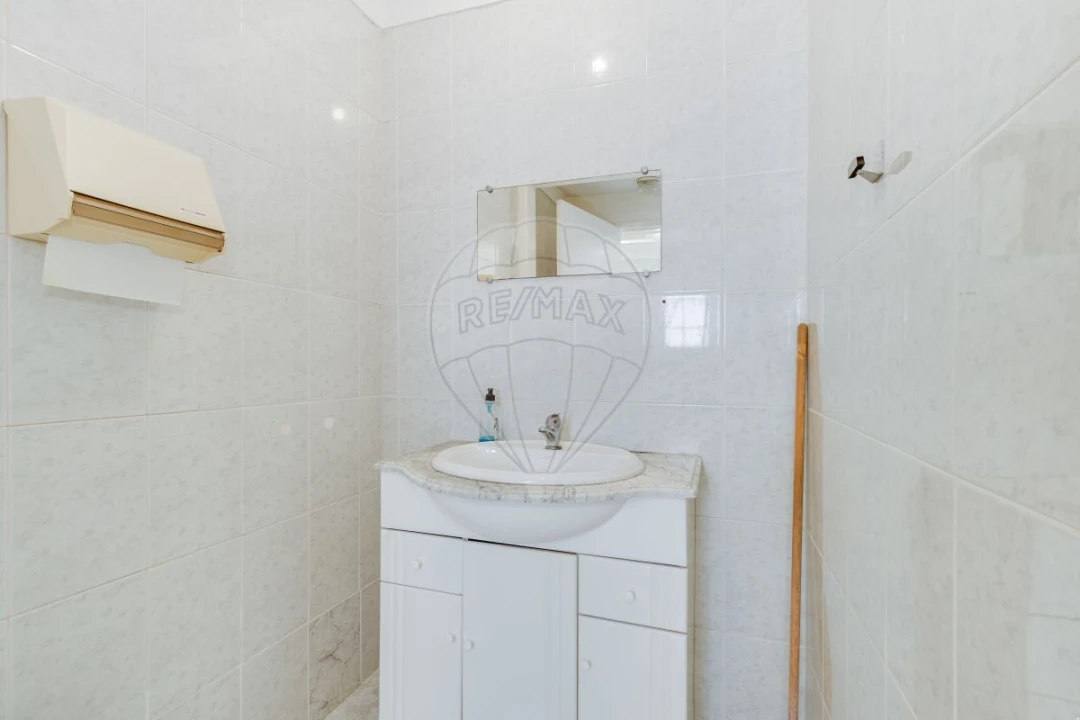 Loja para Venda em Almargem do Bispo, Pêro Pinheiro e Montelavar Foto 31