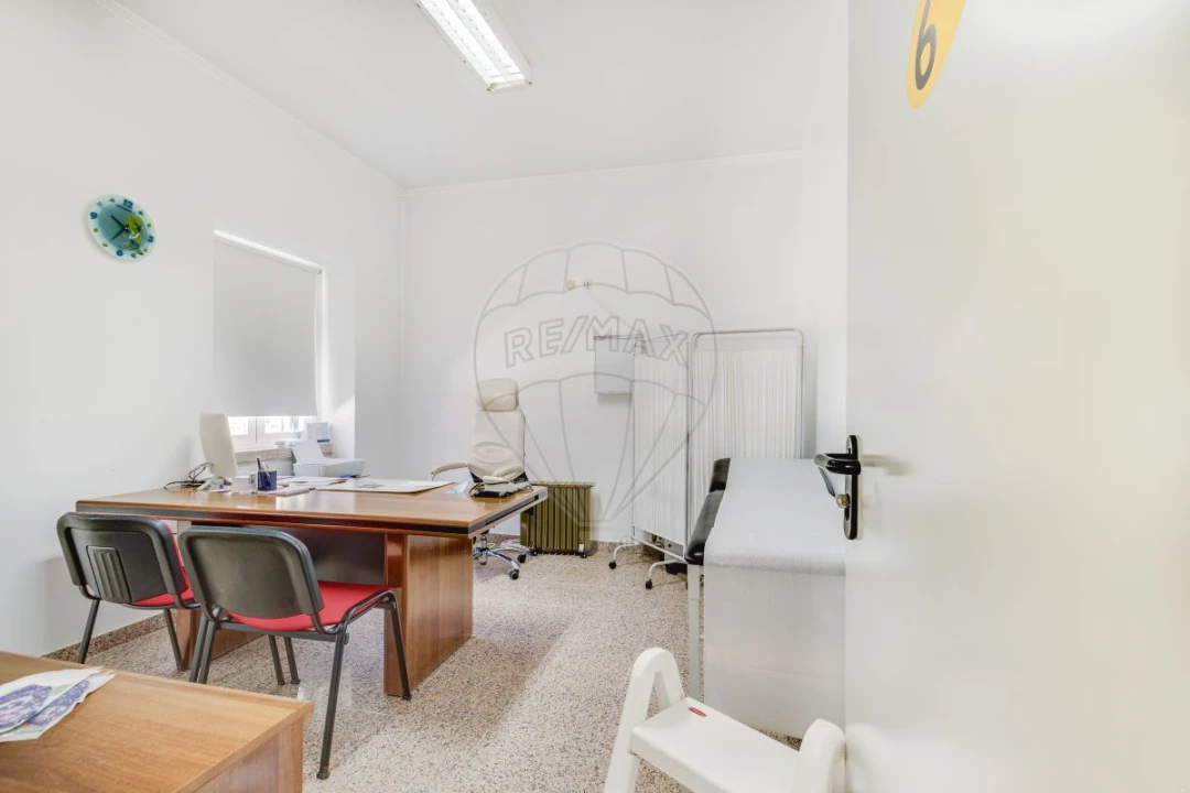 Loja para Venda em Almargem do Bispo, Pêro Pinheiro e Montelavar Foto 21