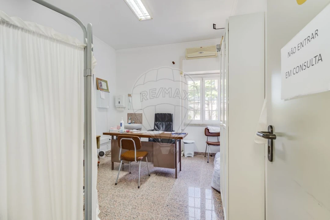 Loja para Venda em Almargem do Bispo, Pêro Pinheiro e Montelavar Foto 15