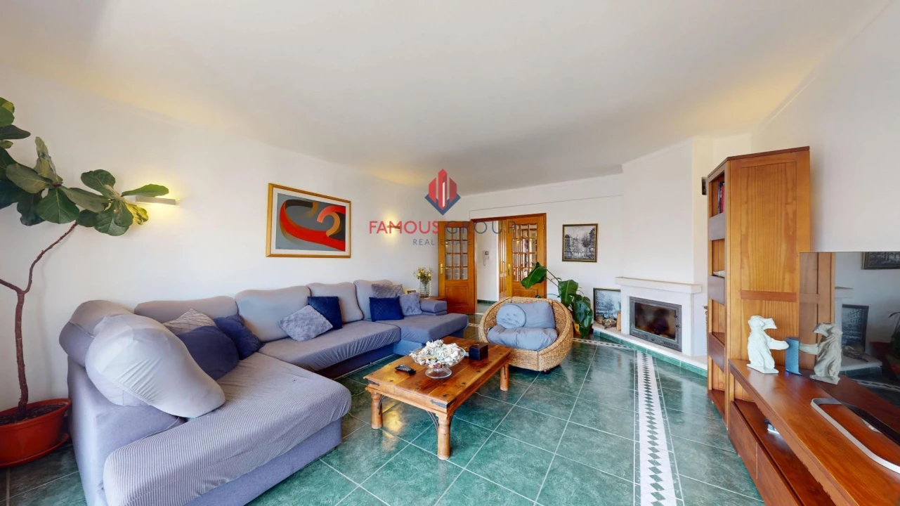 Apartamento T4 para Venda em Portimão Foto 1