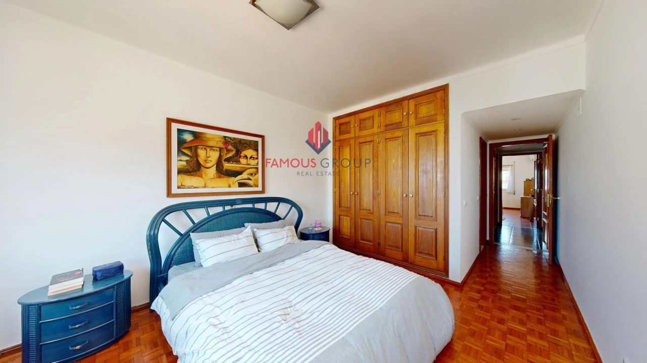 Apartamento T4 para Venda em Portimão Foto 17