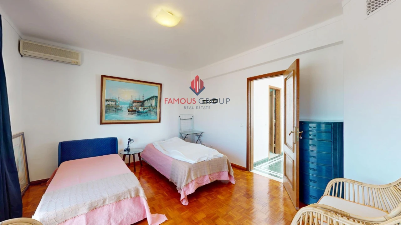 Apartamento T4 para Venda em Portimão Foto 29