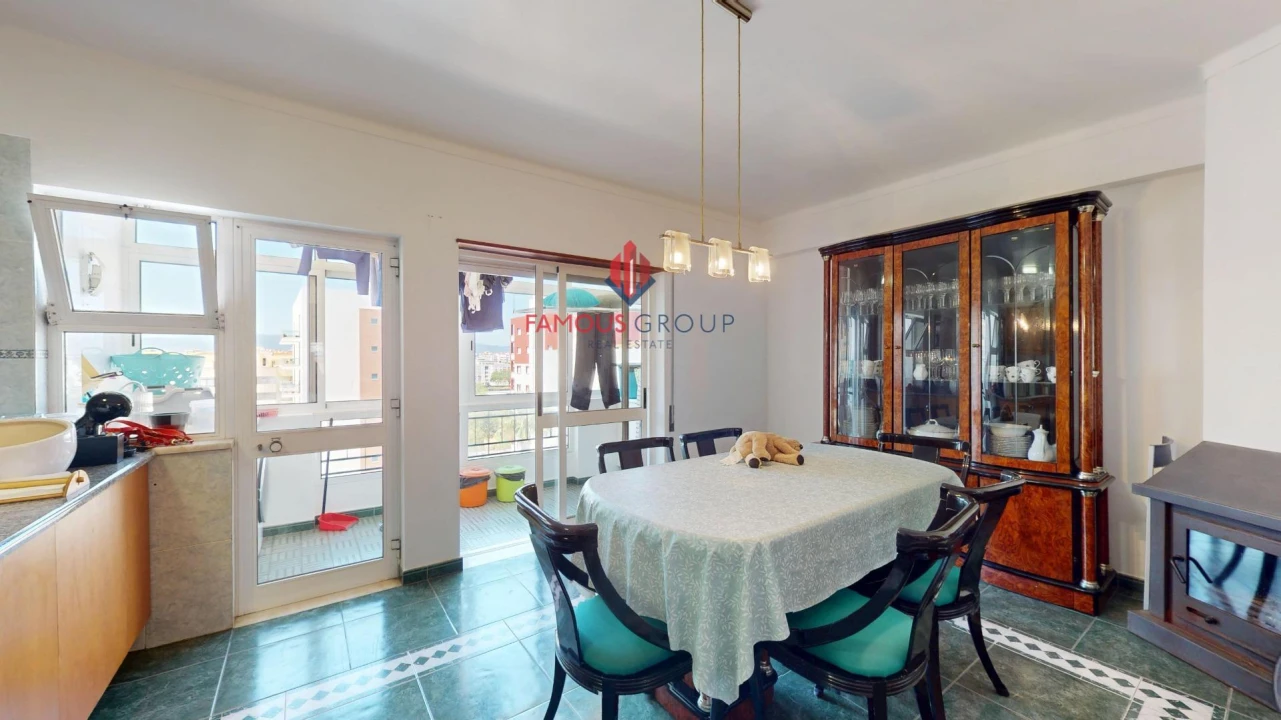 Apartamento T4 para Venda em Portimão Foto 3