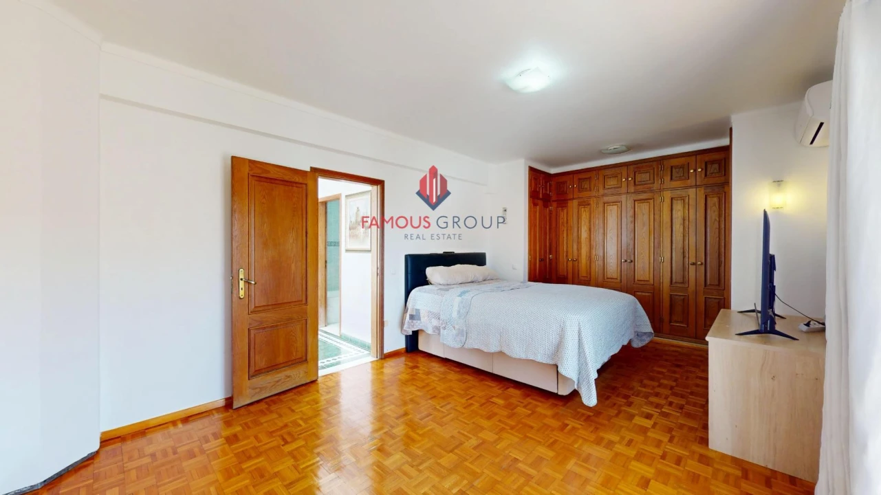Apartamento T4 para Venda em Portimão Foto 32
