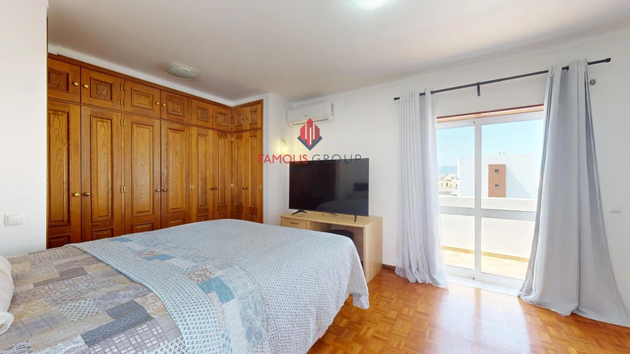 Apartamento T4 para Venda em Portimão Foto 33