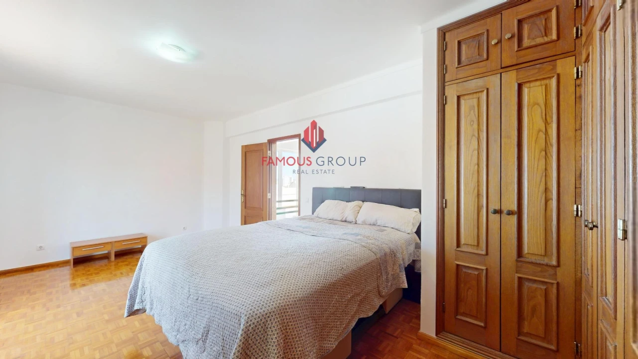 Apartamento T4 para Venda em Portimão Foto 34
