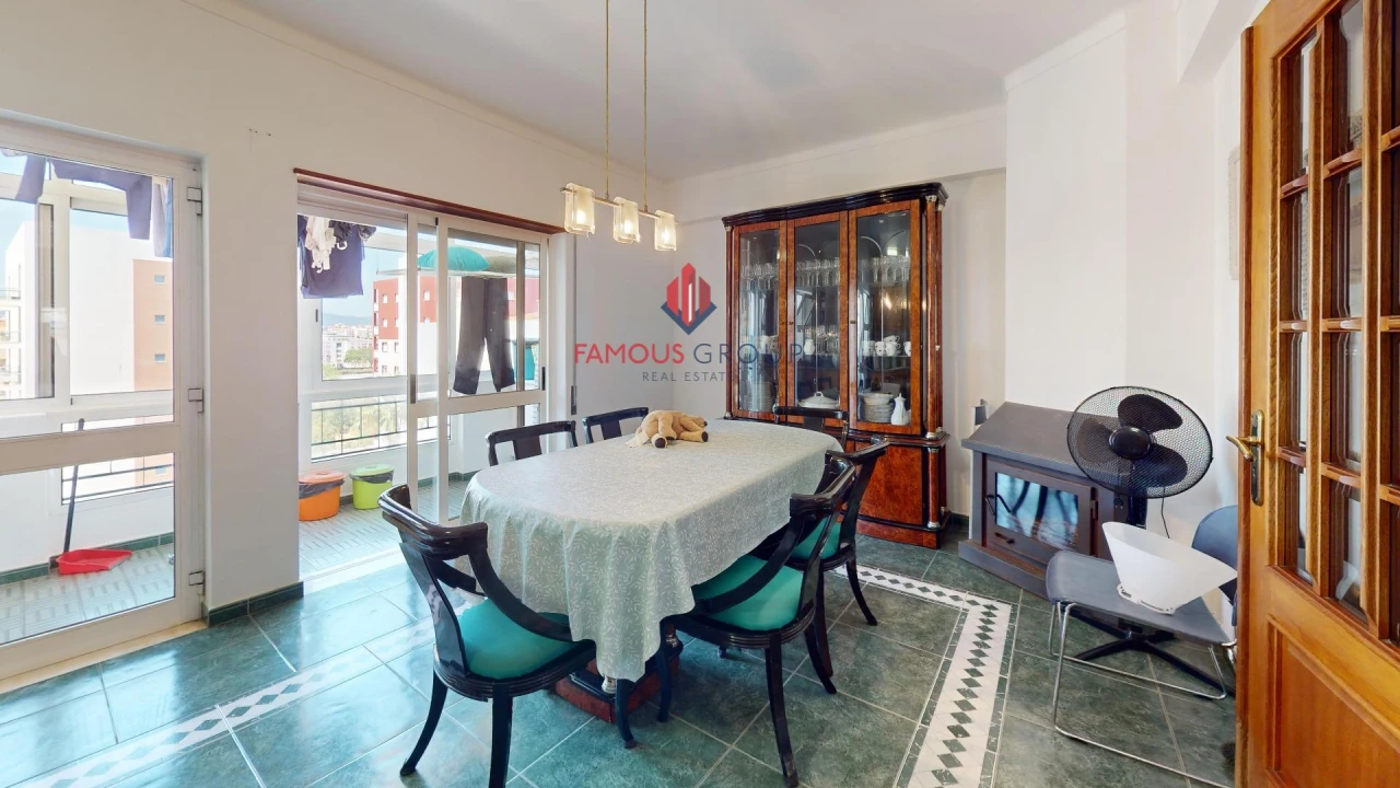 Apartamento T4 para Venda em Portimão Foto 36