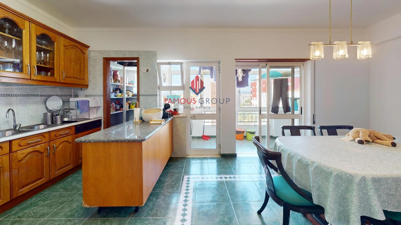 Apartamento T4 para Venda em Portimão Foto 37