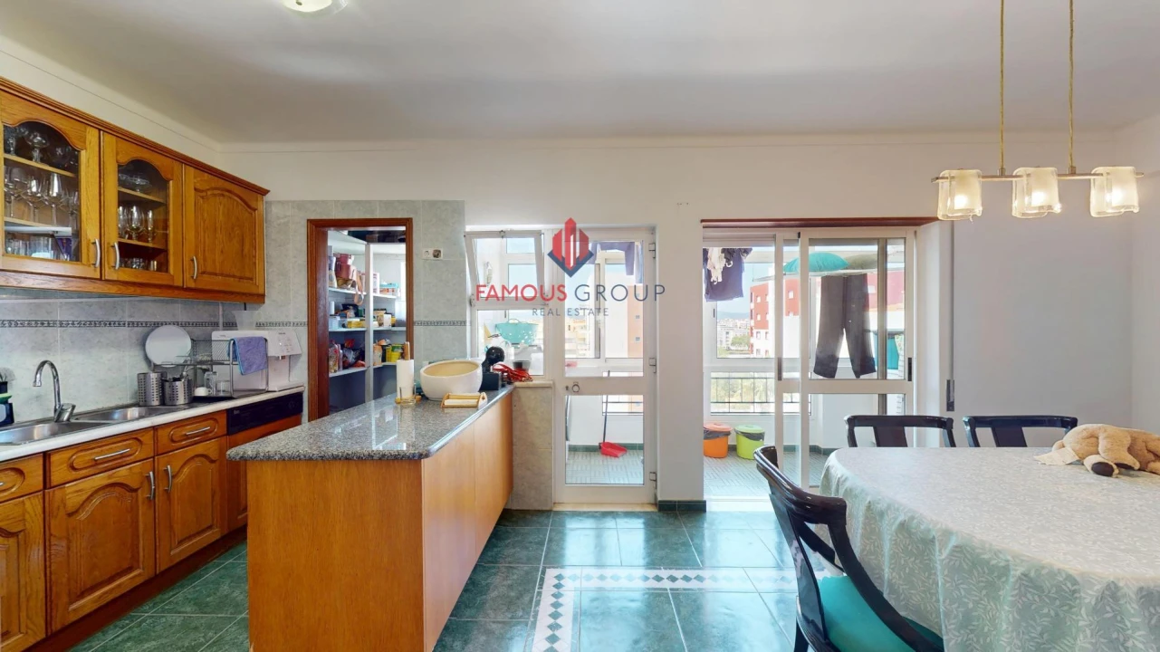 Apartamento T4 para Venda em Portimão Foto 4