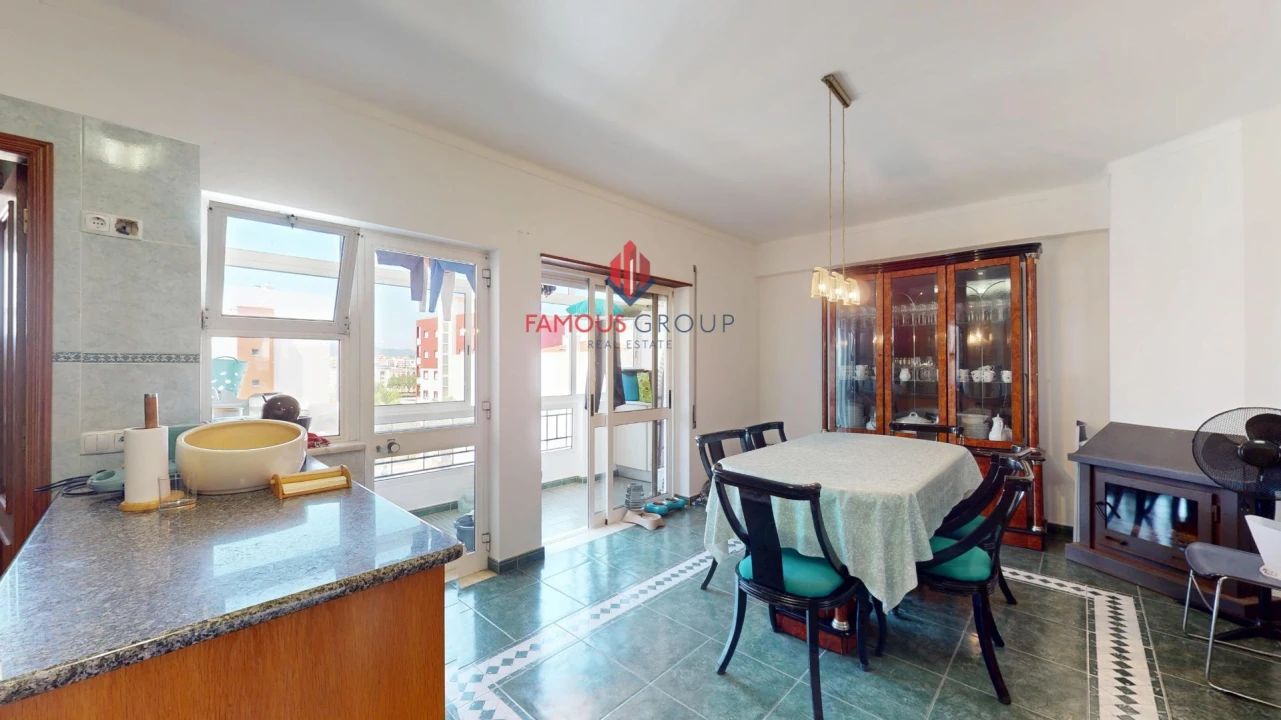 Apartamento T4 para Venda em Portimão Foto 7