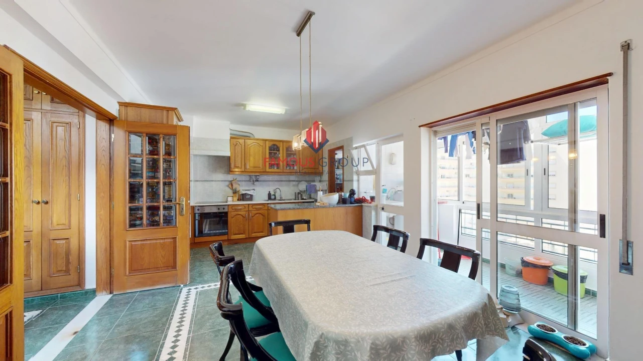 Apartamento T4 para Venda em Portimão Foto 8