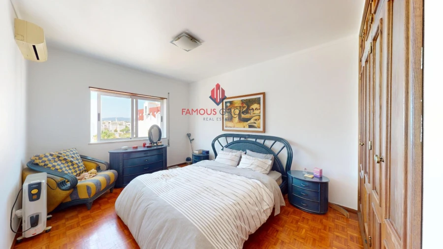 Apartamento T4 para Venda em Portimão Foto 16