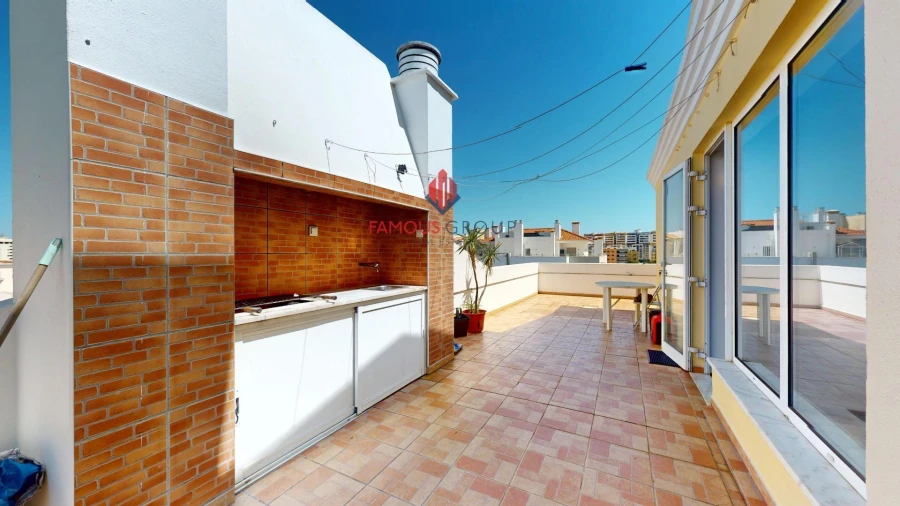 Apartamento T4 para Venda em Portimão Foto 24