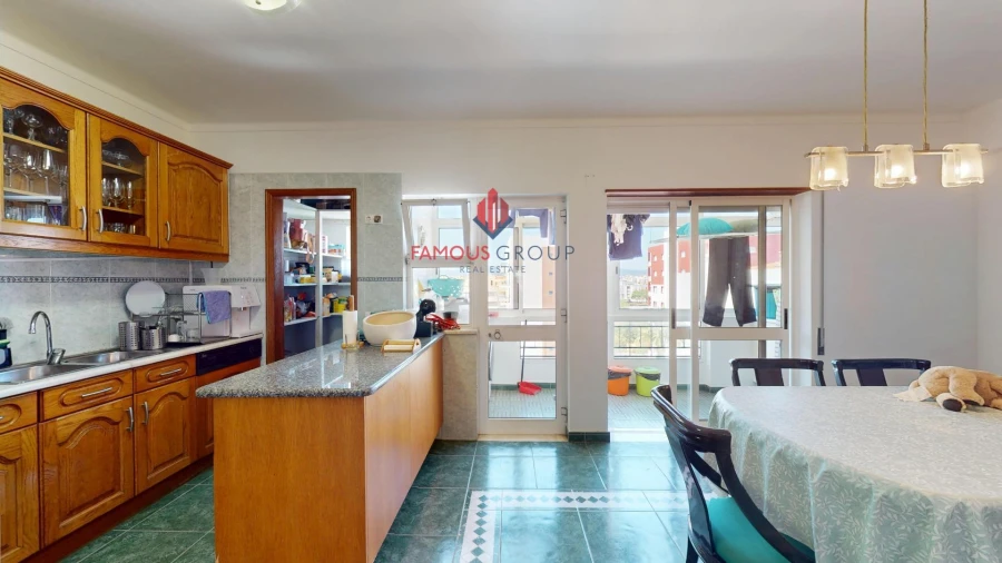 Apartamento T4 para Venda em Portimão Foto 4