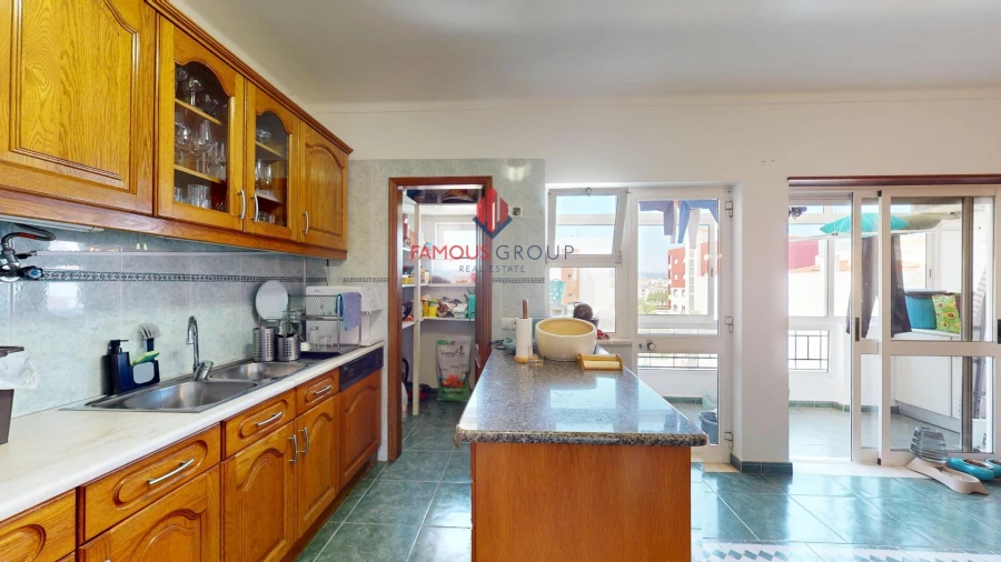 Apartamento T4 para Venda em Portimão Foto 6