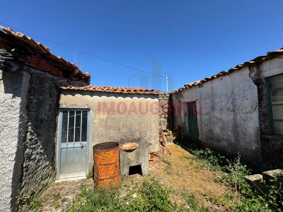 Moradia T4 para Venda em Almeida Foto 7