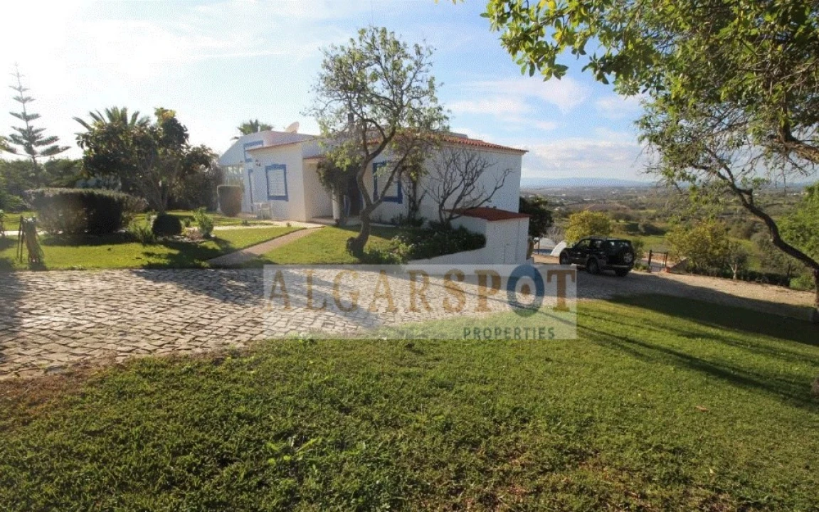 Moradia T4 para Venda em Albufeira e Olhos de Água Foto 1