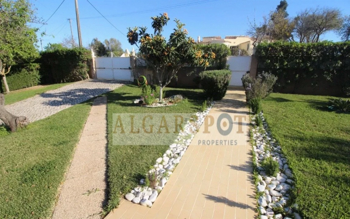 Moradia T4 para Venda em Albufeira e Olhos de Água Foto 8