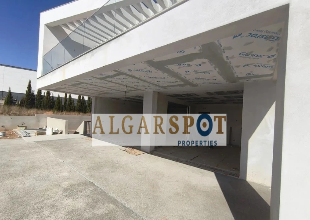 Moradia T4 para Venda em Guia Foto 4